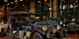 Dust Bowl fırtınalarından kaçan çiftçileri taşıyan Dodge