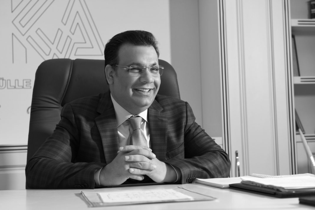 Kamuran Akbay kimdir