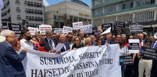 ‘Sosyal Medya Yasası geri çekilmeli”