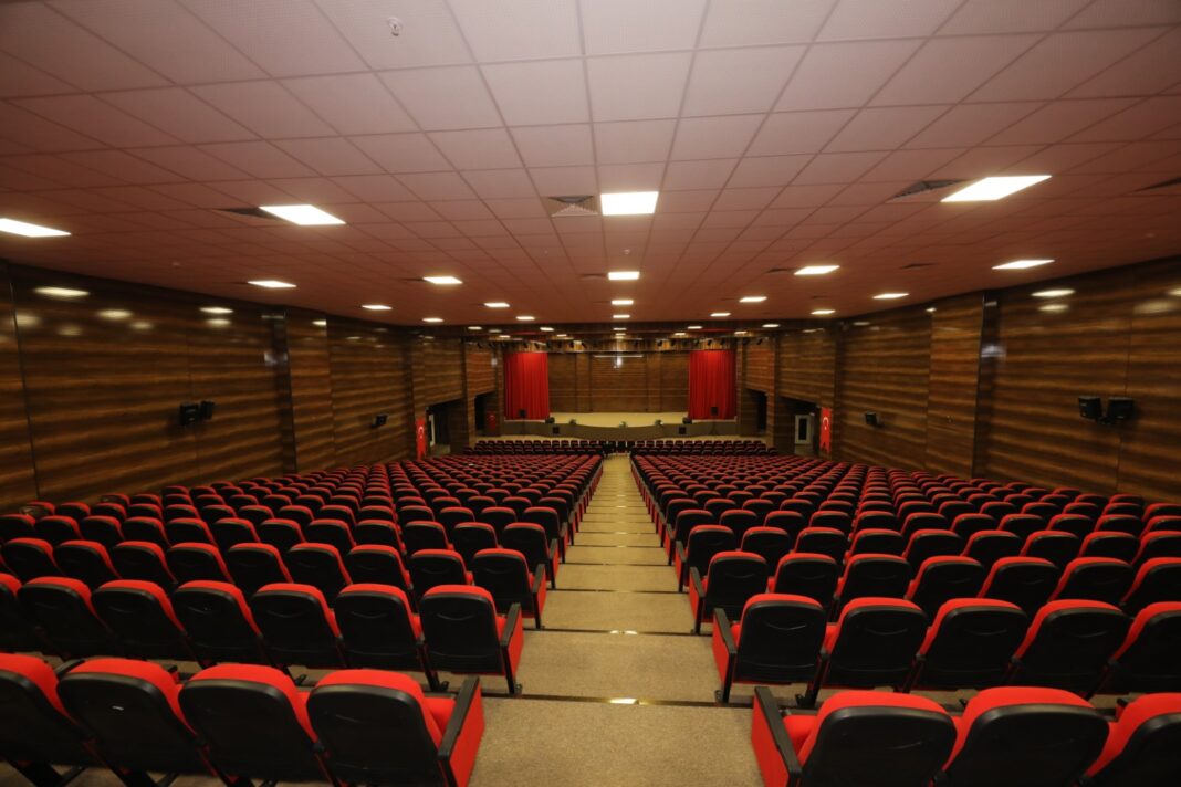 Konferans salonu
